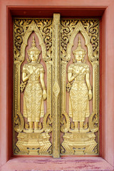 Obraz premium Thai sculpture style on temple door