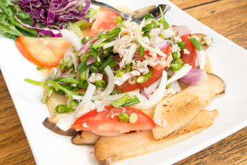 thai spicy mushroom salad
