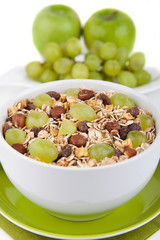 Müsli mit frischen Weintrauben