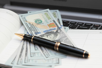 Шариковая ручка против банкнот. (3)