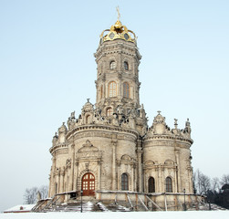 Fototapeta na wymiar Church of Our Lady (Znamenskaya) in Dubrovitsy