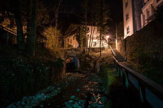 D&uuml;steres Hallein