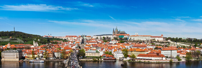 Naklejka premium Panorama of Prague: Mala Strana, Charles bridge and Prague cast
