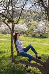 Naklejka premium Young beautiful girl on a walk in the country