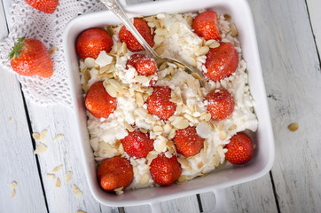 Erdbeer-Quarkspeise mit Baiser