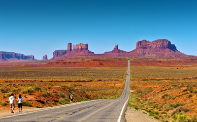Road to Monument Valley