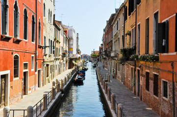 Fototapeta na wymiar Narrow Venetian canal in Venice, Italy.