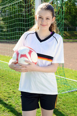 Teenager auf Fußballplatz