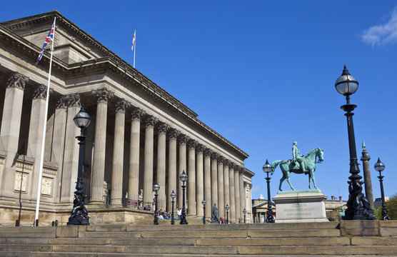 St. George's Hall, Prince Albert and Wellington's Column in Live