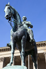 Fototapeta na wymiar Książę Albert Statua Poza Hall św w Liverpoolu