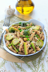 Wholegrain pasta with green beans, zucchini and Brussels sprouts