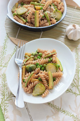 Wholegrain pasta with green beans, zucchini and Brussels sprouts
