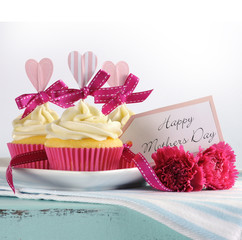 Happy Mothers Day pink heart cupcakes