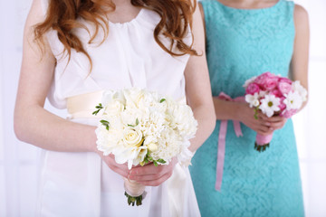 Obraz na płótnie Canvas Woman hands holding beautiful wedding bouquet