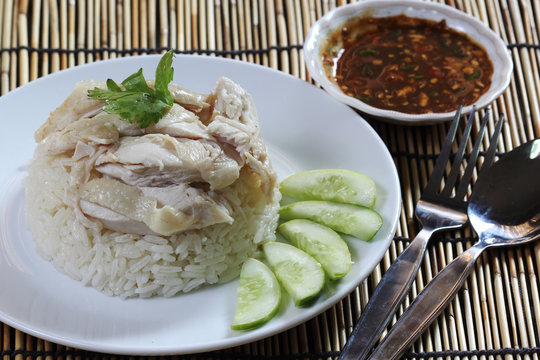 steam chicken with rice on the plate