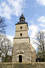 Fototapeta na wymiar stary kościół w małej miejscowości Benz