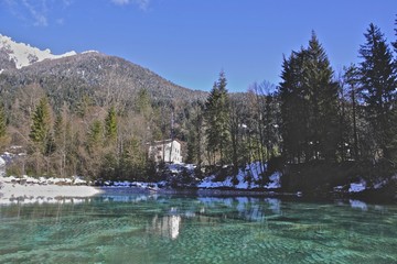 Lago di montagna Alpi Dolomiti Trentino