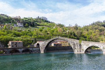 Fototapeta na wymiar Toskania, Magdalen Bridge, znany również jako diabeł