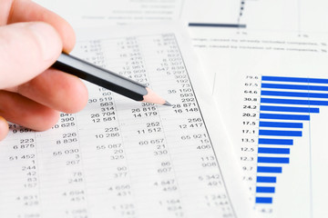 Obraz premium Stock market graphs and charts analysis