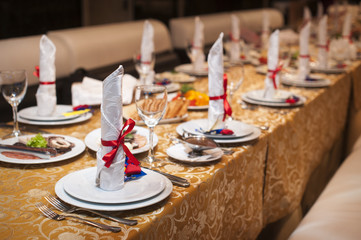 beautifully decorated wedding table in the restaurant