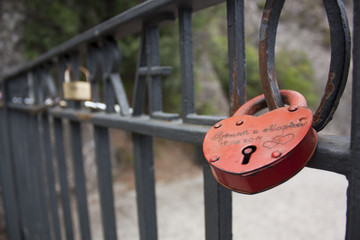 Red Lock. 