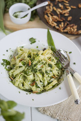 Tagliatelle mit Bärlauchpesto