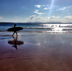 surfing in byron bay