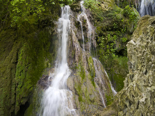 Fototapeta na wymiar Wodospad w pobliżu pięknego miasteczka Krushuna w Bułgarii