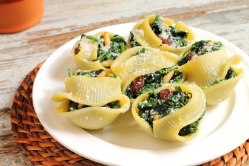 Pasta shells stuffed with spinach, raisins and pine nuts