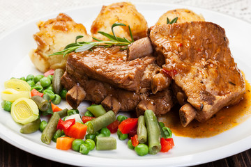 Pork spareribs served with mashed potatoes