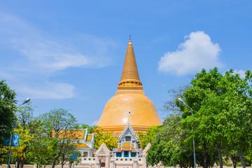 Fototapeta na wymiar the largest pagoda