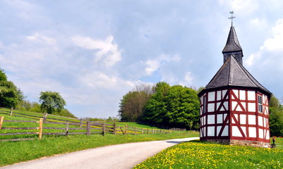 Fototapeta premium Kapelle am Wegrand