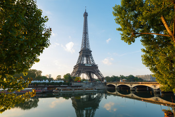 Fototapeta premium Wieża Eiffla w Paryżu