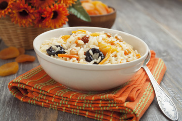 Rice with dried fruit