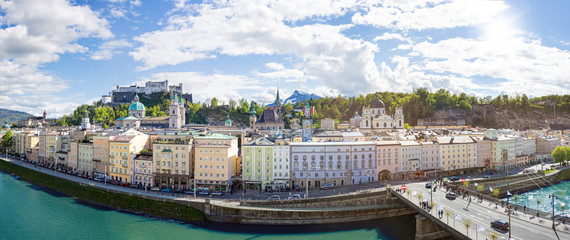 Fototapeta premium Widok na panoramę Salzburga w Austrii