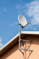 Satellitensch&uuml;ssel