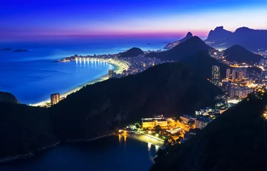 Crédence de cuisine en verre imprimé Copacabana, Rio de Janeiro, Brésil Night view of Copacabana beach and Botafogo in Rio de Janeiro