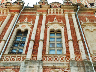 Fototapeta na wymiar stary mur z katedry w Nikolskiego Mozhaysk Kremla