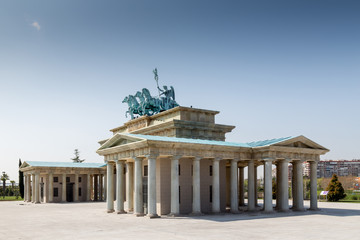 Side view of the Brandenburg Gate © bsanchez