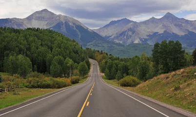 Outdoor-Kissen Autofahren in den Rocky Mountains, USA © nyker