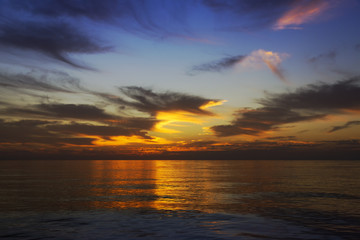 Fototapeta na wymiar Colour sunset in Pacific ocean