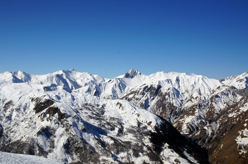 Fototapeta na wymiar Domaine Les Trois Vallées dans les Alpes