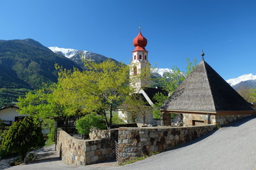 Tscharsch Kirche Etschtal Südtirol