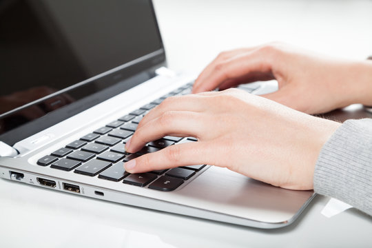 fraunh&auml;nde am laptop