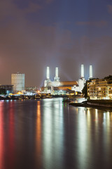 Fototapeta na wymiar Battersea Power Station In London At Night