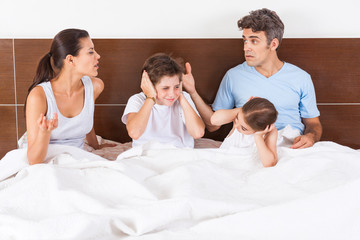 Obraz na płótnie Canvas family conflict parents bed, couple children