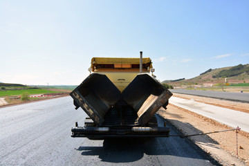 maquinaria para asfaltar carreteras