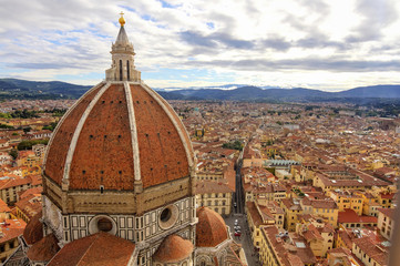 Fototapeta na wymiar Florencja: Krajobraz z Santa Maria Maggiore Dome HDR