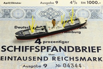 Schiffspfandbrief mit Modellschiff