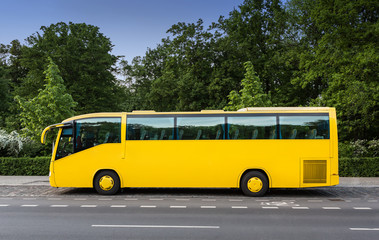 Gelber Reisebus